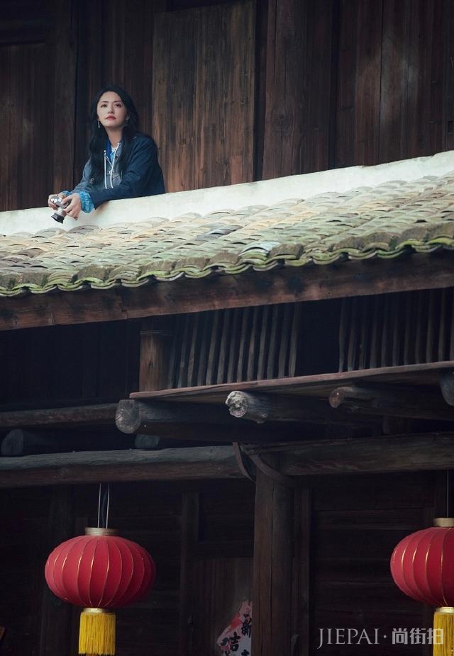 姚晨穿搭短裙短裤秀美腿,回到家乡的她让网友们羡慕!