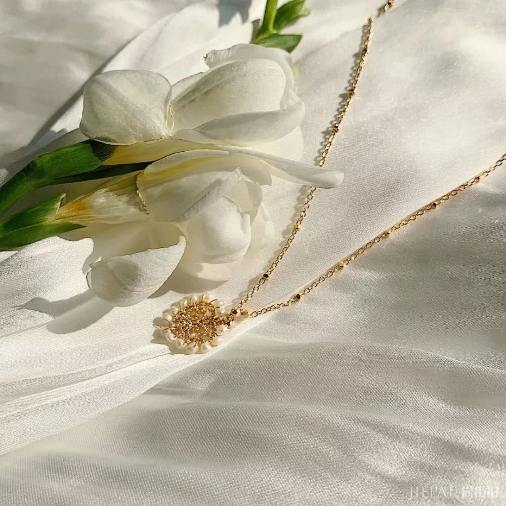 博主们都爱穿巴洛克风，美得毫不费力