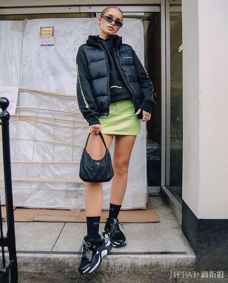 腰包2019年已经过时了，如今最火的It Bag是它！