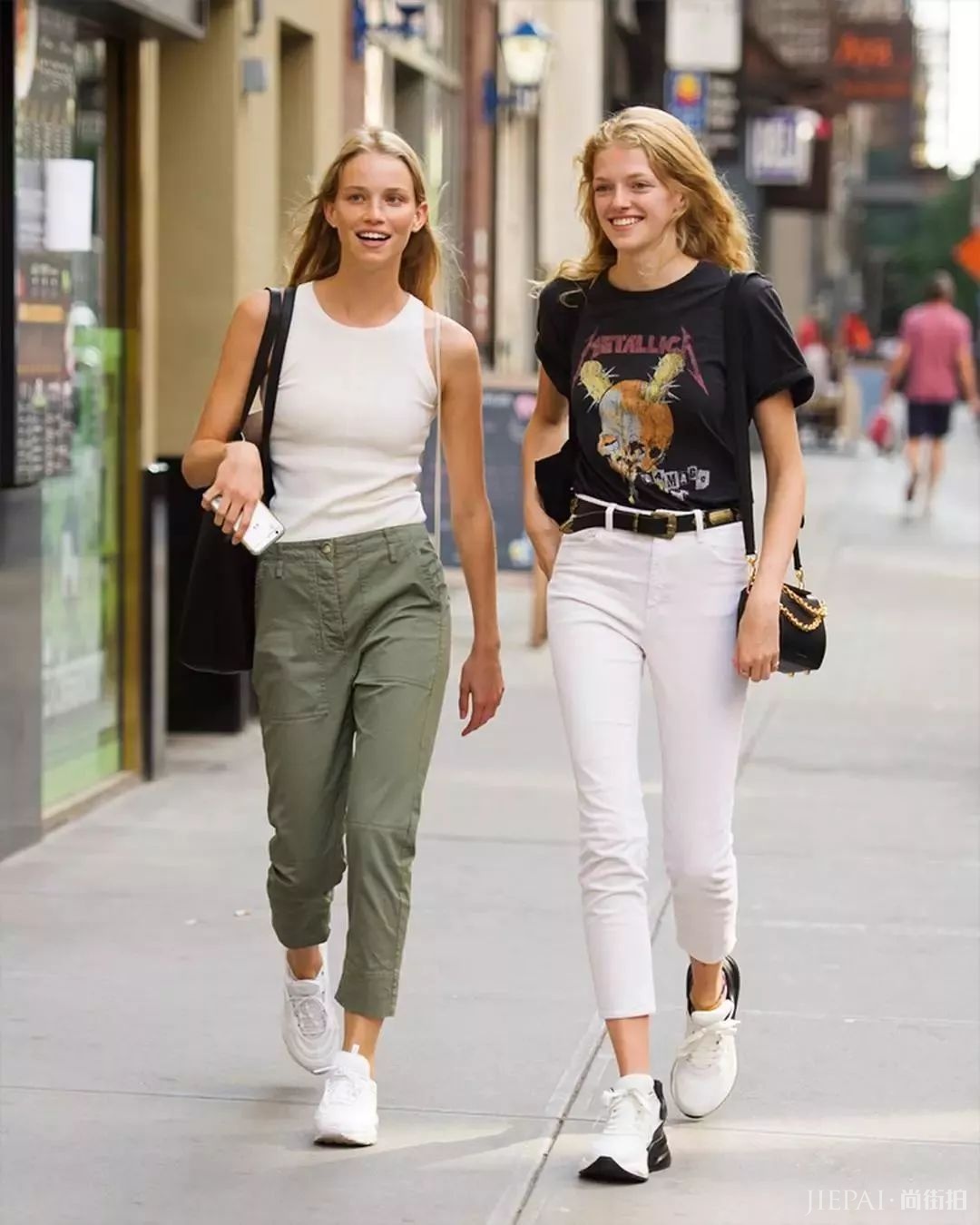 欧美街拍 今年夏天T恤这样穿又时尚还好看