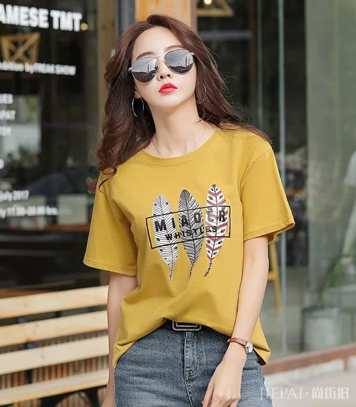 还在穿黑白灰?2019年夏天流行“果汁色”