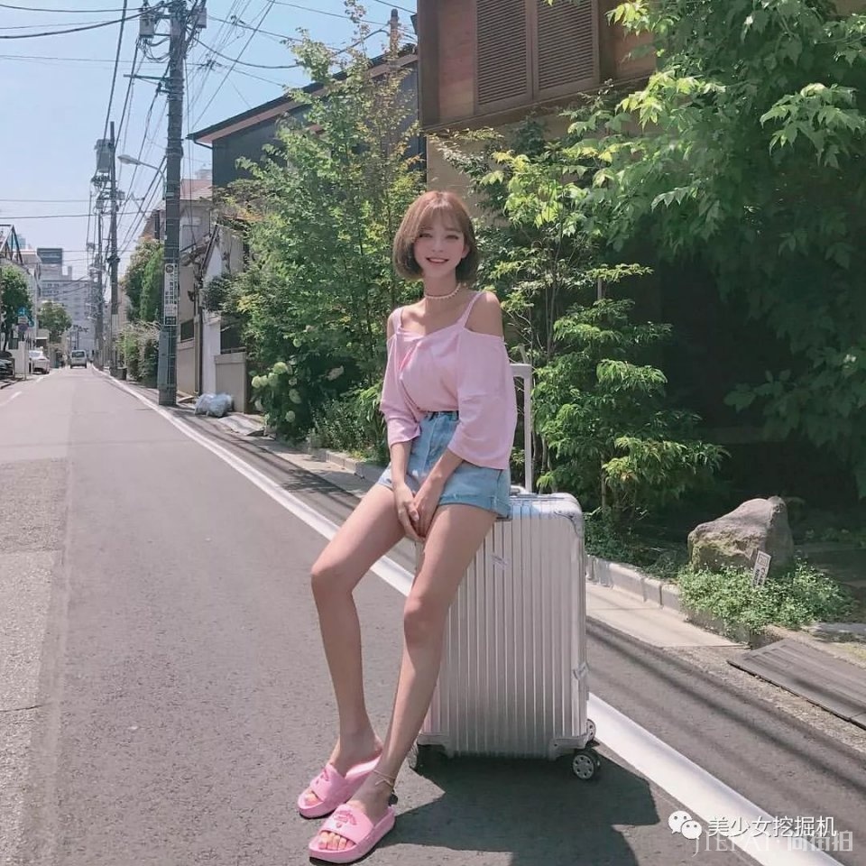 韩国林小宅,还撞脸天使宝贝的网红超甜少女,却顶着一张硅胶假脸