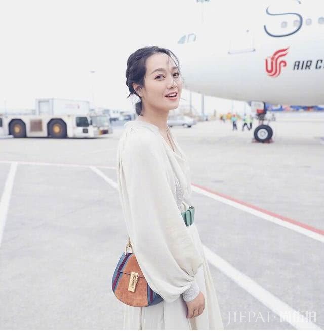 朱丹携周一围同框秀恩爱,身着情侣装爱意绵绵,越来越有夫妻相