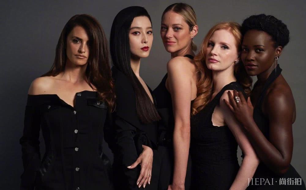 范冰冰影视时尚两开花强势复出，登韩国杂志封面妆容让人认不出