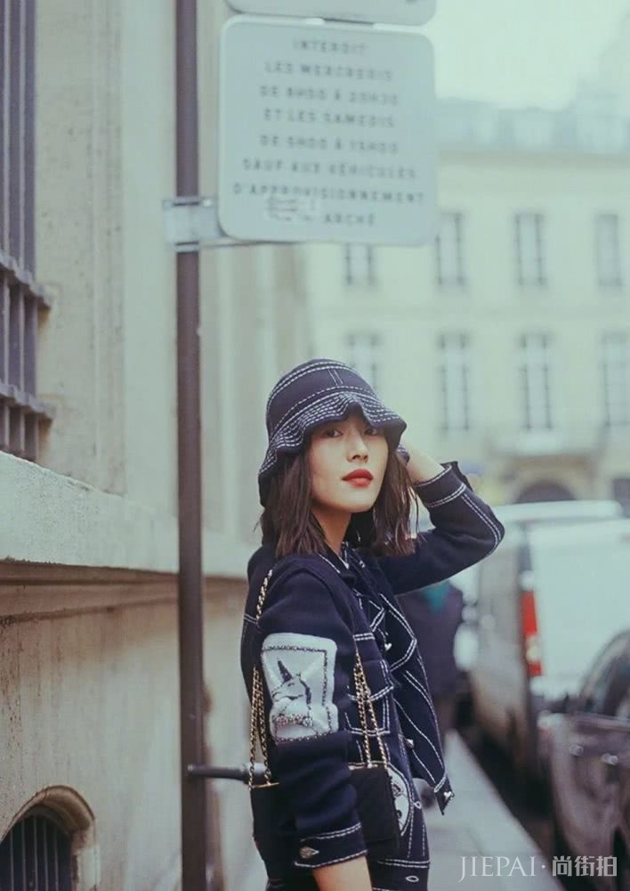 天气这么热，上街只缺一个腋下包了