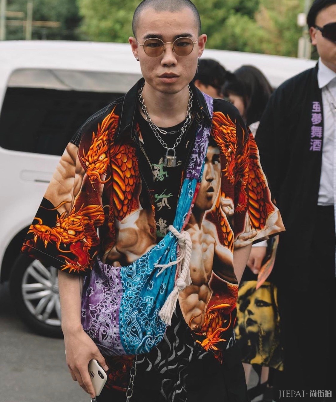 行走的教科书！米兰时装周时尚达人教你玩转街头穿搭！