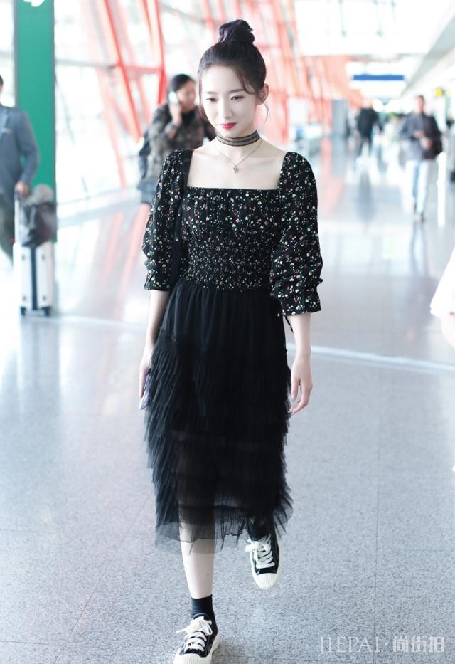 刚看完泫雅风,又爱上孟美岐法式少女感,这样的日常搭配简直太惊艳