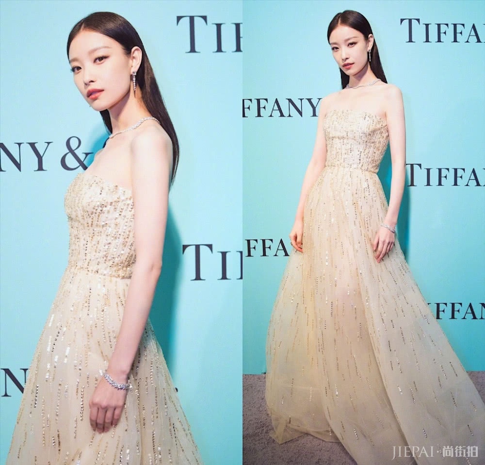 风格百变的倪妮，日常活动该居然都是这样搭配的