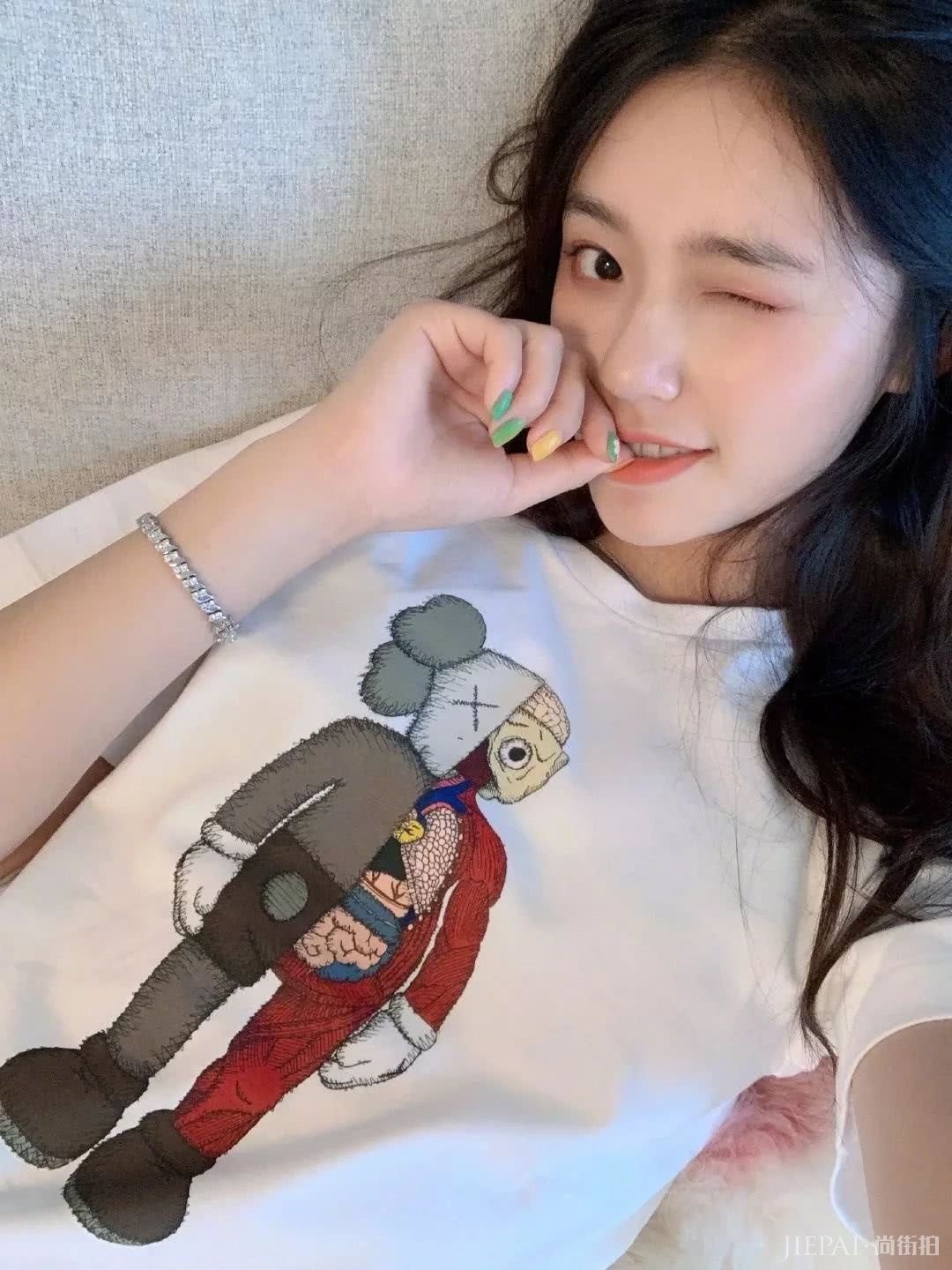 JENNIE、LISA都穿的这件内涵Tee,到底有多体面?