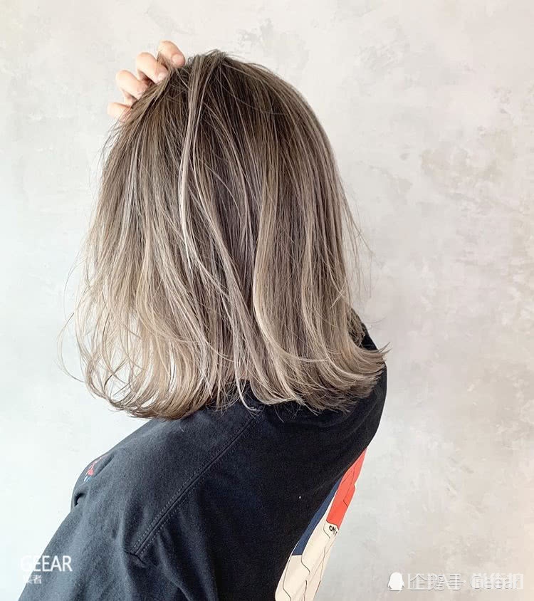 日本女生都爱上这个趋势,头发跟着这样染看起来就像自带闪光