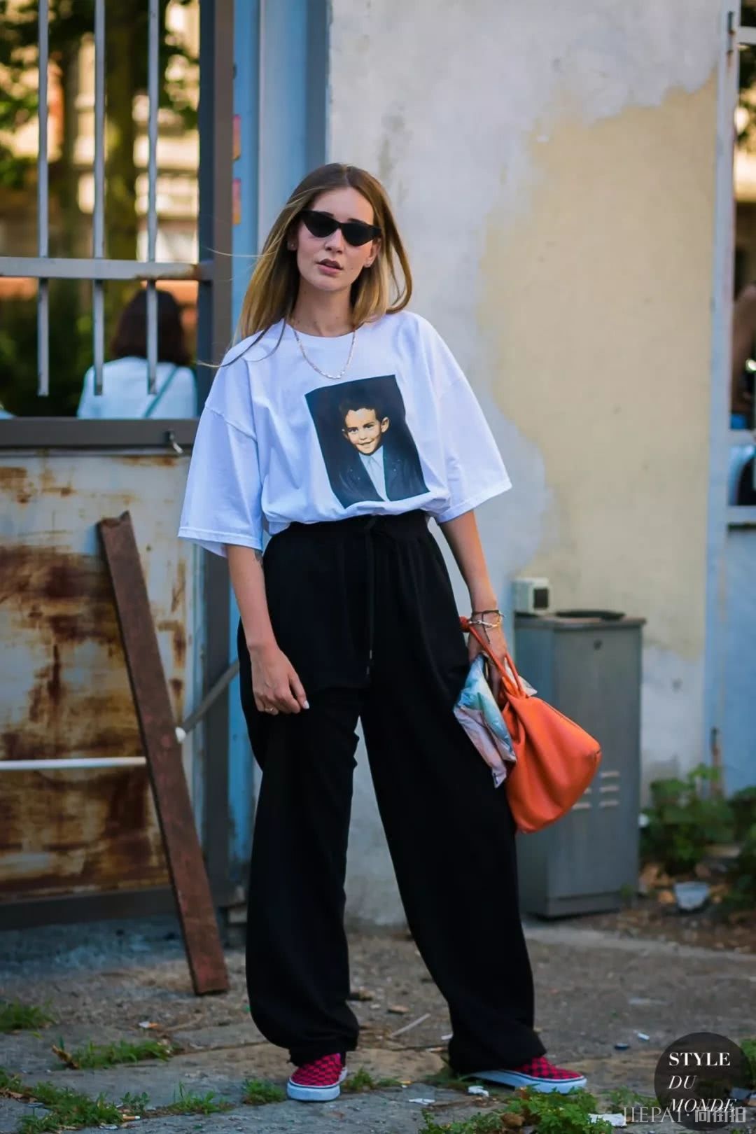 T恤搭配阔腿裤,2019最省事的时尚套路