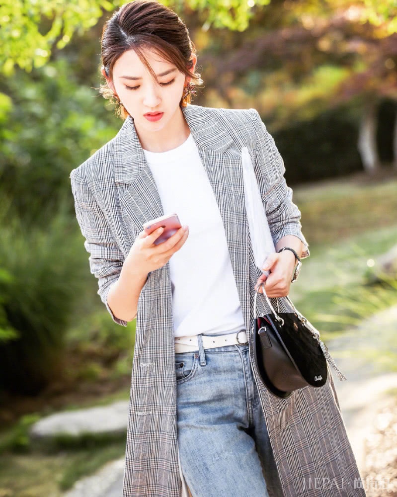 唐艺昕生活照清纯又可爱,造型真养眼