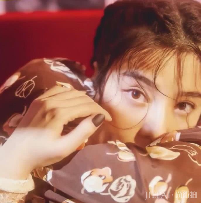 范冰冰影视时尚两开花强势复出，登韩国杂志封面妆容让人认不出