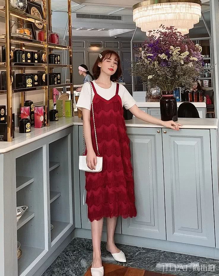 还在穿黑白灰?2019年夏天流行“果汁色”