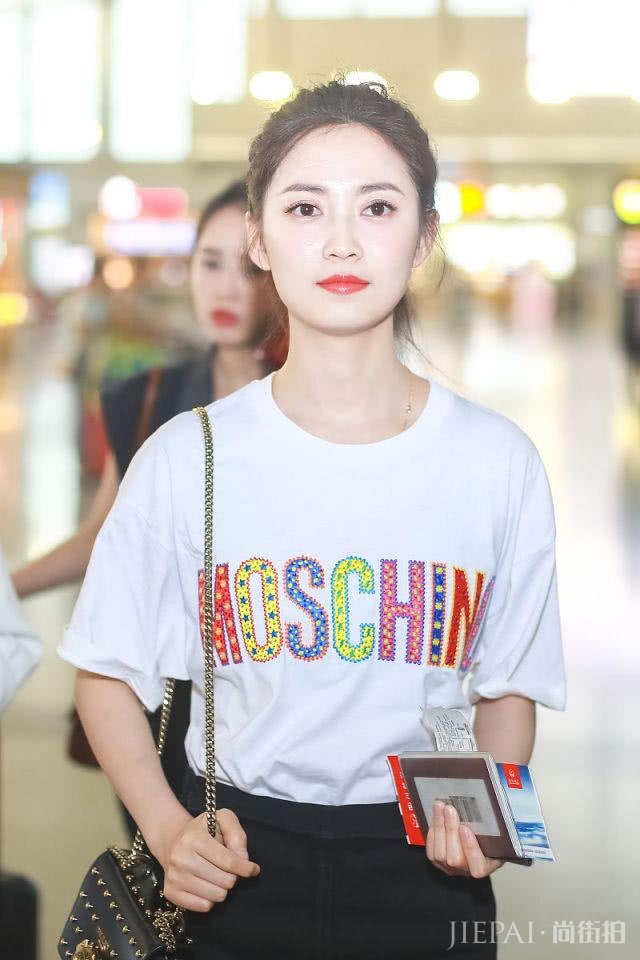 陈钰琪倒置半裙太好看!学生装清纯又有少女心