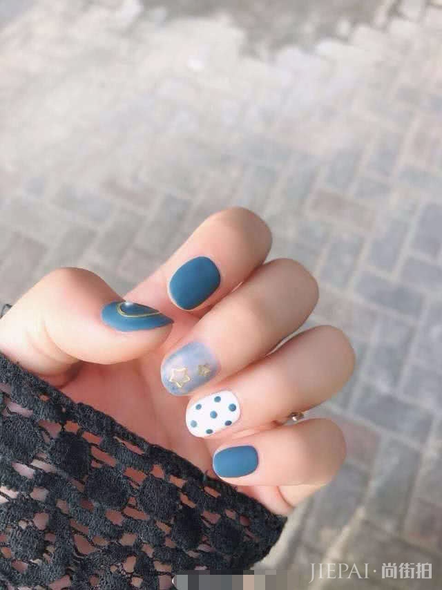 夏天除了穿搭还能怎么美?9种美甲让你美到指尖,清爽干净的感觉