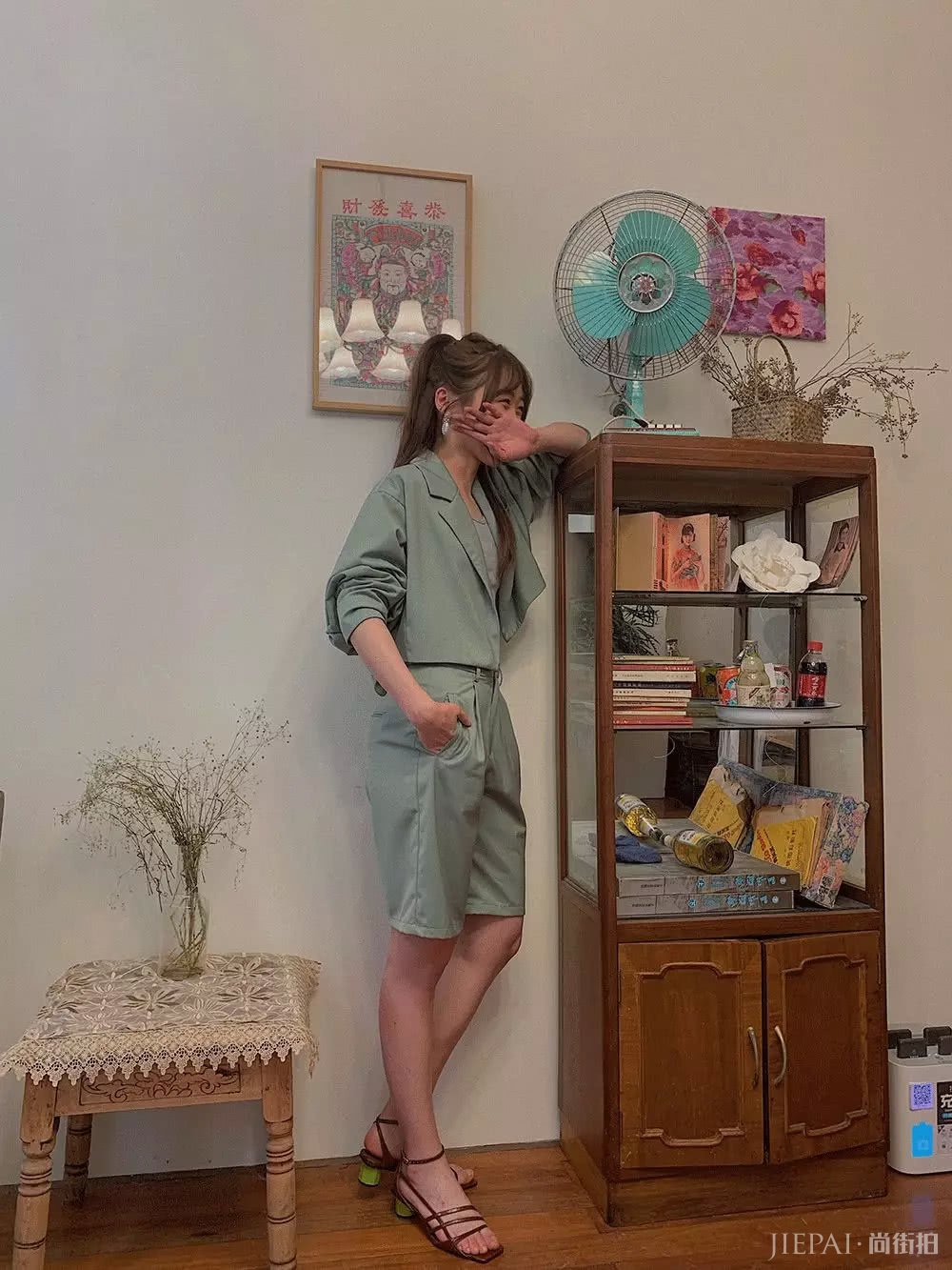 今年最火的细带凉鞋,怎么搭最好看都帮你们看好了