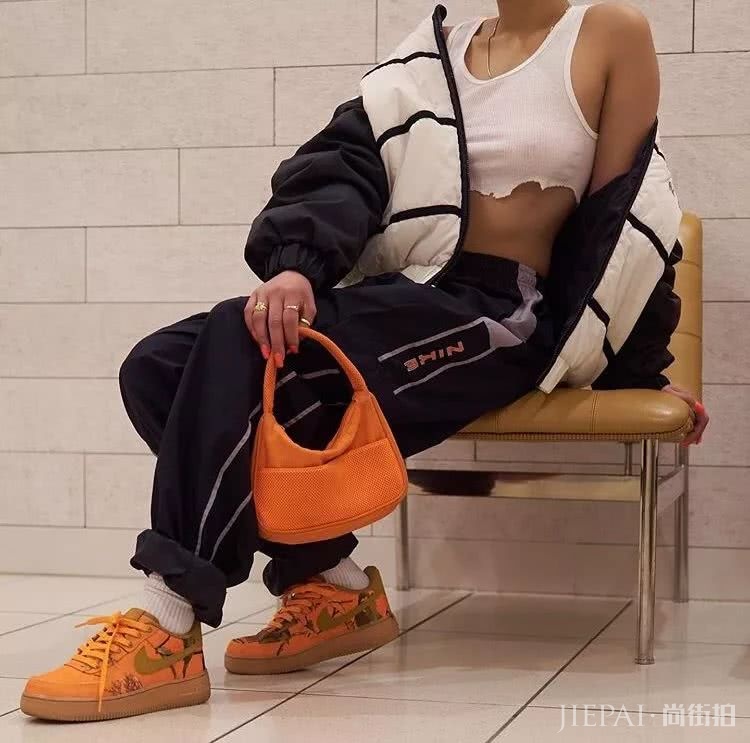 腰包2019年已经过时了，如今最火的It Bag是它！