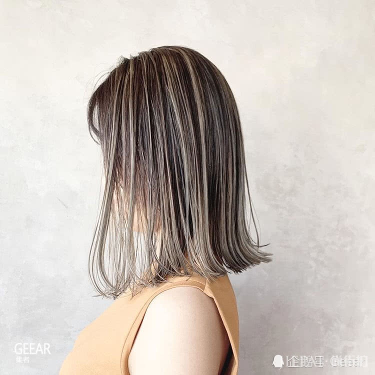 日本女生都爱上这个趋势,头发跟着这样染看起来就像自带闪光