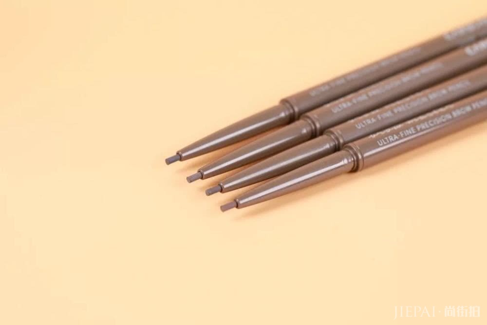 女明星在争先抢后画的妆容，画对了你就是明星