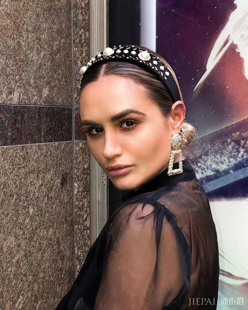 博主们都爱穿巴洛克风，美得毫不费力