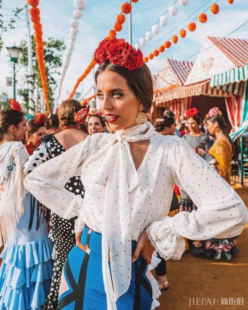 博主们都爱穿巴洛克风，美得毫不费力