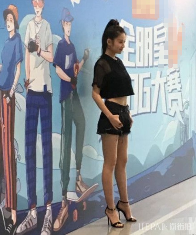 颖儿腿这么长了还踩12cm细针,生图美的像精修