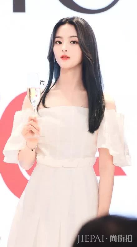 杨超越和AB同框合影完胜?黄金比例神仙颜值果然不是白来的