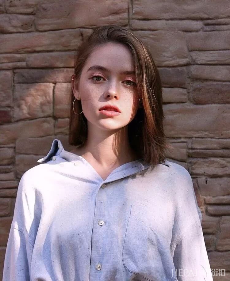 说真的,留短发的女孩穿衣打扮都不会太差