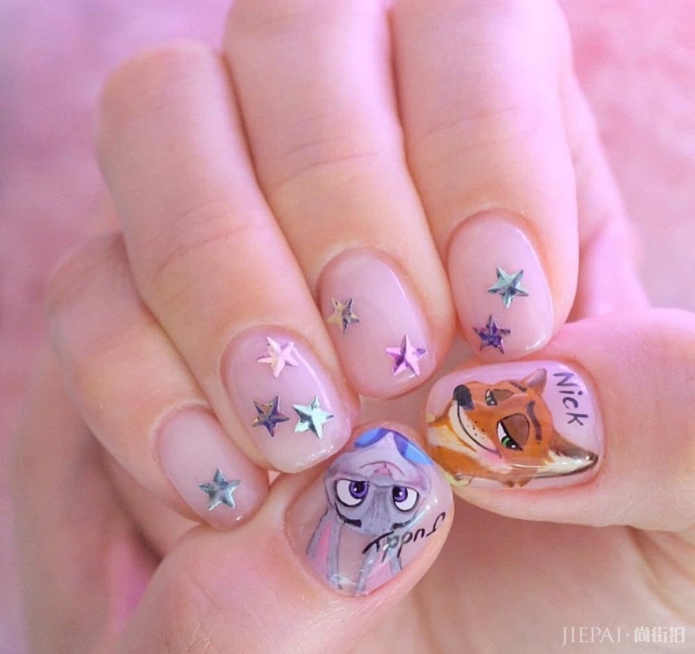 夏天除了穿搭还能怎么美?9种美甲让你美到指尖,清爽干净的感觉