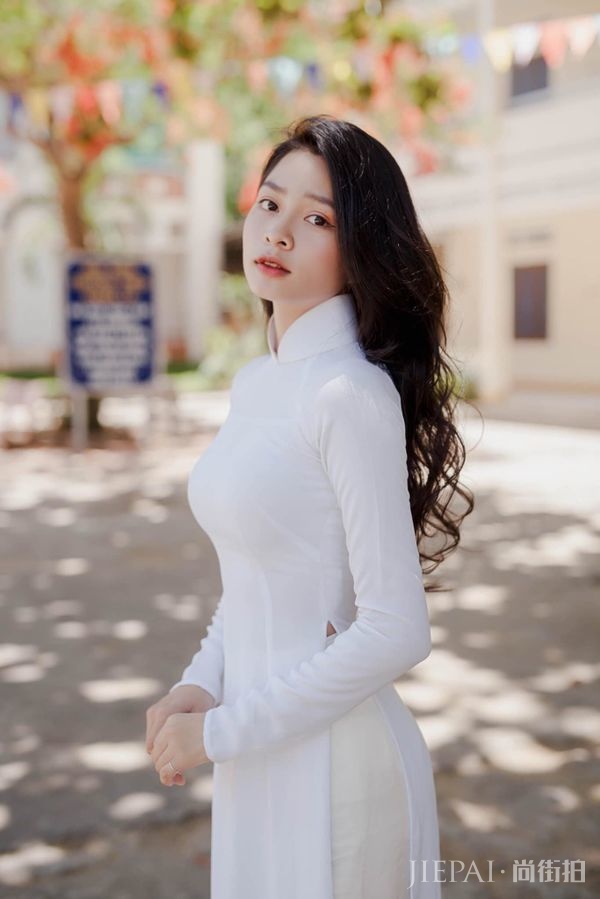 18岁女高中生进选美决赛晒童年照片,真是整容式长大