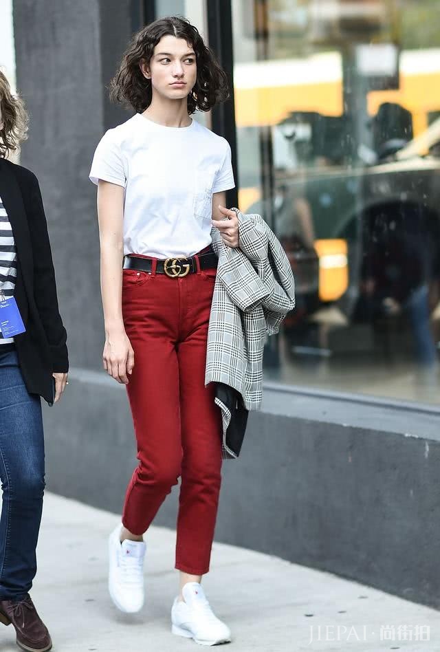 凭素颜行走时尚圈,一口气走了49场秀,广告还接到手软!