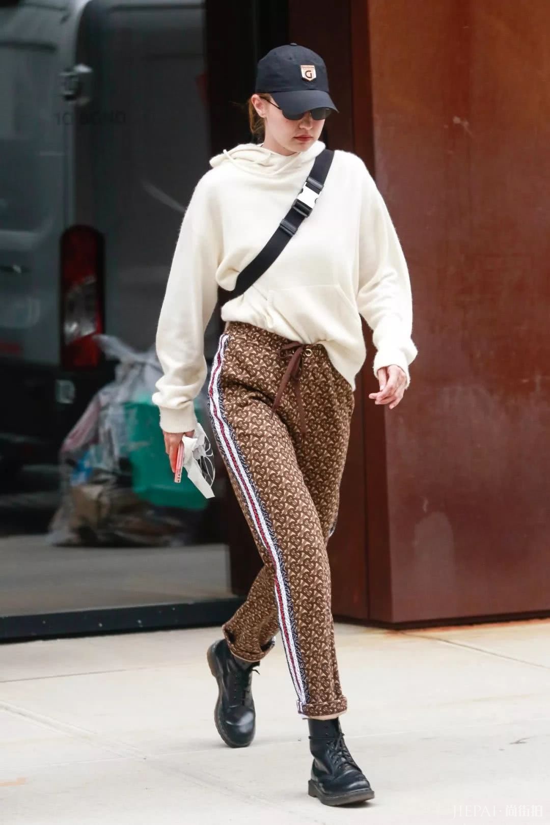 明星街拍 6月又到乱穿衣的季节