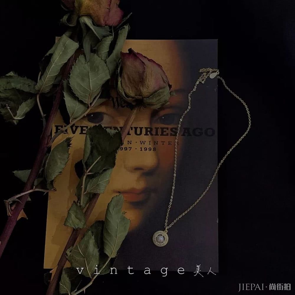 博主们都爱穿巴洛克风，美得毫不费力