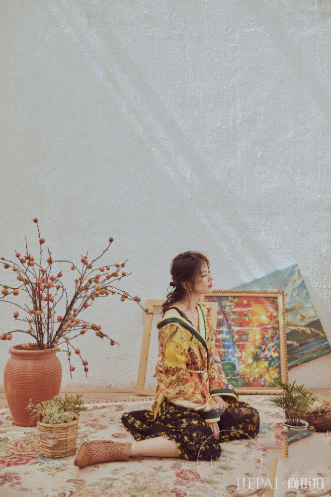 黄圣依唯美写真，女人味十足！暖色系搭配彰显魅惑格调