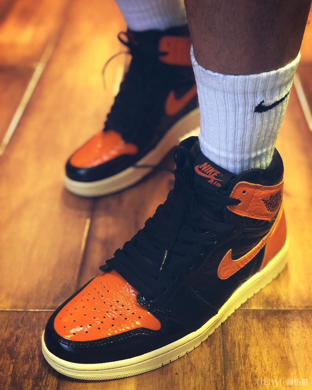 Air Jordan 1扣碎篮板新配色发售曝光，这里还有细节照片