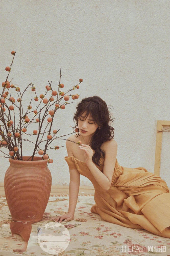 黄圣依唯美写真，女人味十足！暖色系搭配彰显魅惑格调