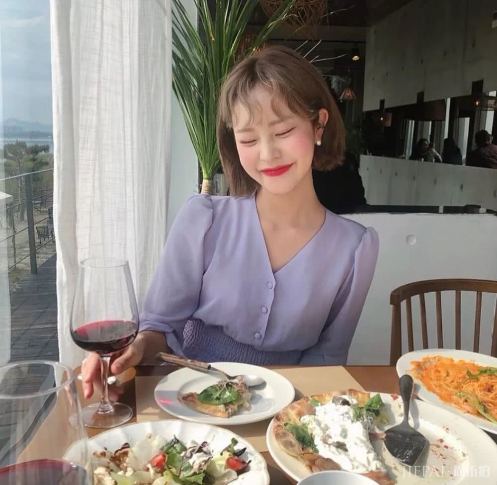 跟着ins上的短发小姐姐们学习夏日穿衣打扮