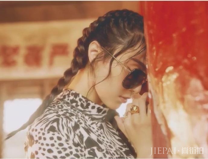 范冰冰影视时尚两开花强势复出，登韩国杂志封面妆容让人认不出