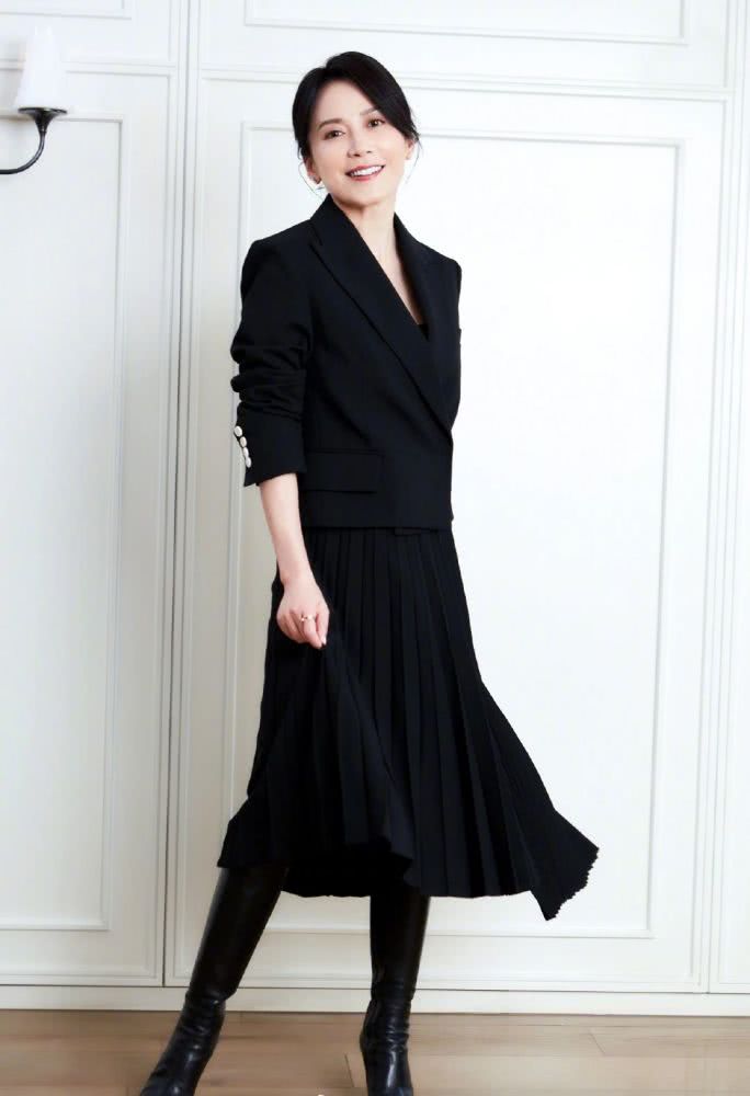 快50岁女人穿衣显气质最重要,学会这“4点”分分钟变优雅女神