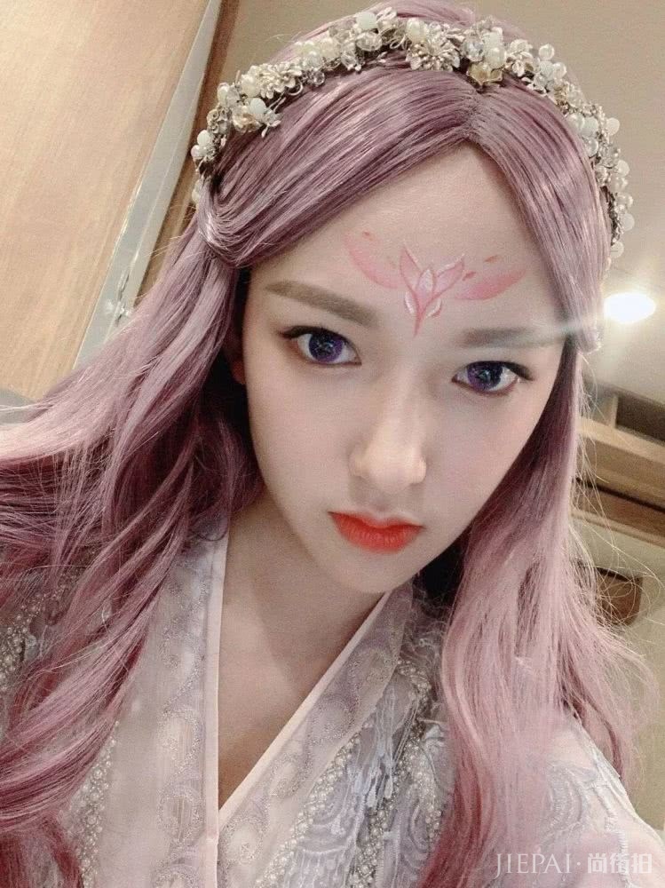 程潇紫色头发又上热搜啦？Tony老师麻烦染一下