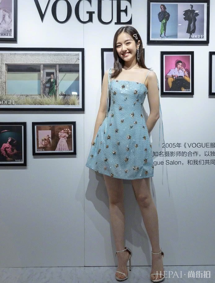 李兰迪瘦身成功，最新写真“漫画腿”亮了