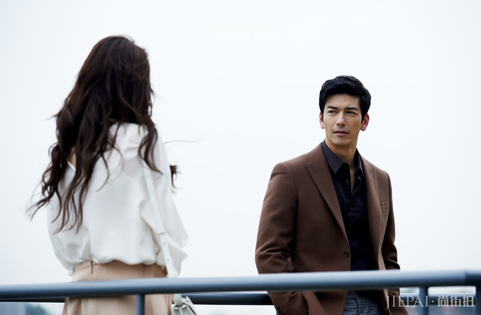 《热搜女王》赤裸展示娱乐圈生存现状 吃瓜群众请保持好姿势