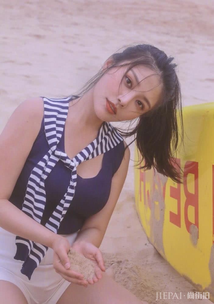 好身材不输柳岩？把矿泉水瓶当裙子，有颜就是任性