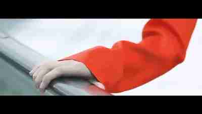 李宇春背娃儿造型遭反对,网友劝告:请不要带偏年轻妈妈!