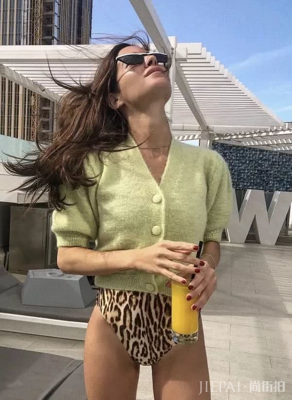 泫雅、Lisa都爱的显白牛油果色，谁穿谁美