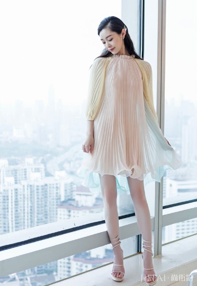 宋轶穿雪糕裙甜美吸睛,越长越美