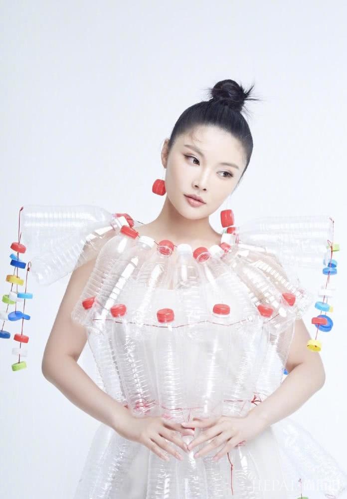 好身材不输柳岩？把矿泉水瓶当裙子，有颜就是任性