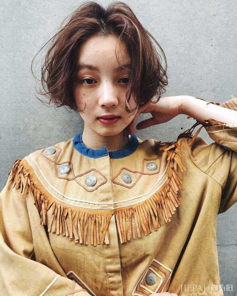 烫短发冷烫好还是热烫好？爱烫发的女生了解一下，免得被误导