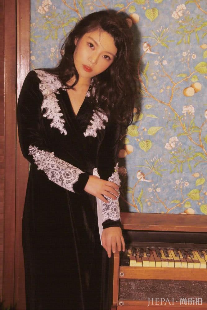 好身材不输柳岩？把矿泉水瓶当裙子，有颜就是任性